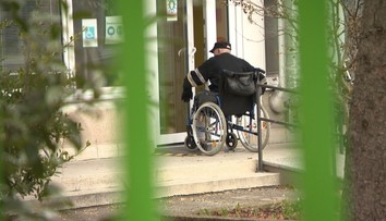 Správali sa k nim ako k odpadu. Dôchodcovia z domova seniorov v Bratislave si mali prejsť peklom