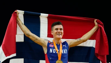 Na cieľovej šachovnici to bolo doslova o chlp, prvých dvoch delilo 14 stotín. Zlato na 5000 m obhájil Nór