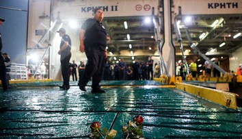 VIDEO: Posádka trajektu zhodila do mora turistu, ktorý sa oneskoril. Jeho smrť vyvolala v Grécku obrovský hnev