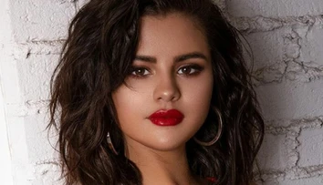 Selena ukázala plné prsia v plavkách. Lajky pribúdajú jedna radosť