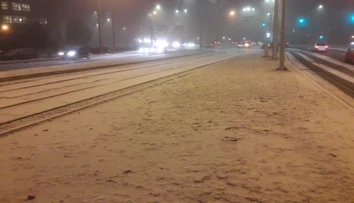 FOTO: Na radaroch nič, na zemi centimeter. Plzeň zasypalo priemyselné sneženie