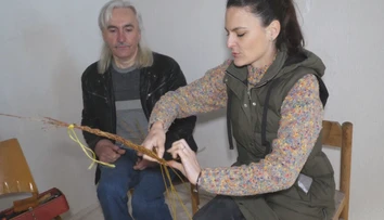 Základom sú šikovné ruky a dobrý materiál. Majstri z Kopaníc vedia upliesť veľkonočný korbáč za päť minút