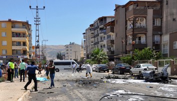 Pri výbuchu auta zahynuli v Turecku tri osoby, prezident Erdogan hovorí o terorizme