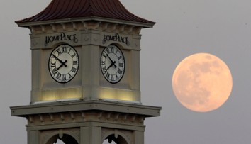 Biely dom žiada NASA o vytvorenie samostatného časového pásma pre Mesiac. Čas tam totiž beží trochu inak