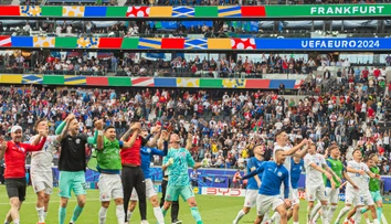 Hoci ich nevidieť, na štadióne sú už päť hodín pred výkopom. Aj v slovenskom tíme majú dôležitú úlohu