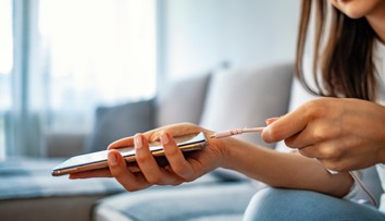 Pozor na poriadne rizikový výrobok. Nabíjačka známej značky môže explodovať