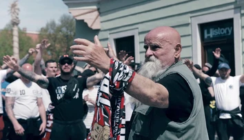 Doma u prezidenta či Ristovski na gitare. Siedmy diel aj o fanúšikovi, ktorý poslal stávku do nebies