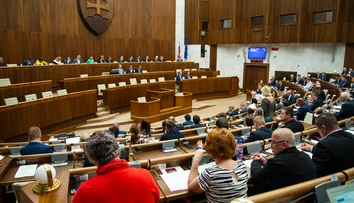 Prieskum: Koalícia sa prepadá, do parlamentu by sa dostalo až 10 strán