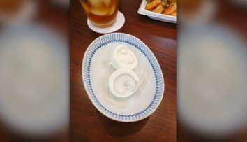 Vaječné žĺtka môžu mať rôzne farby od bielej po zelenú, tvrdia štúdie