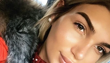 Na obálke magazínu Playboy je prvá nahá preoperovaná modelka. Je prekrásna!
