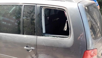 Dramatická záchrana malého dieťaťa v Nitre. Dievča ostalo uväznené v rozhorúčenom aute so zablokovanými dverami