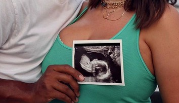 Slávna modelka je tehotná. Šťastnú novinku oznámila vtipným spôsobom