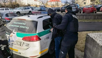 Tragédia v obci Šumiac. Muž (33) zavolal na políciu, že zavraždil matku (†53)