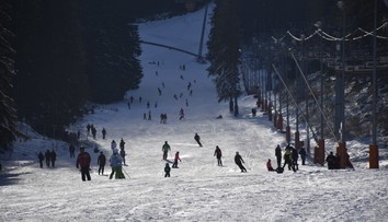 Tragická zrážka dvoch lyžiarov v Jasnej. Chlapec na mieste podľahol zraneniam