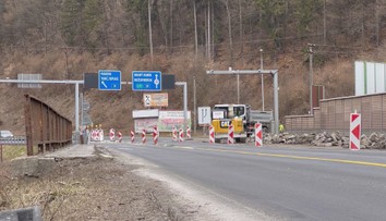 Pod Donovalmi začali opravovať štvorprúdovú cestu, vodičov čakajú obmedzenia