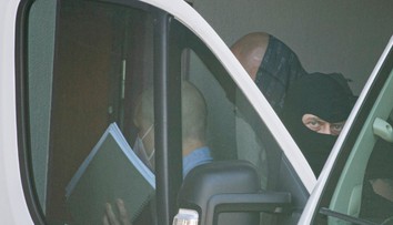 Bývalému sudcovi Lindtnerovi väzbu nepredĺžili. Milionárovi Kollárovi áno