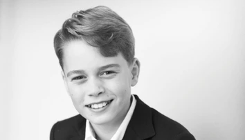 Prince George oslavuje jedenáste narodeniny. William a Kate sa podelili o jeho novú fotografiu