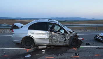 Smrteľná nehoda v Trenčianskom kraji. Vodič (†39) nemal šancu prežiť čelnú zrážku s nákladiakom