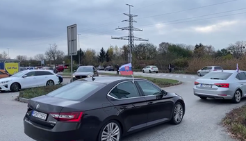 Autoprotest Smeru-SD. Fica mrzí, že 17. novembra nemôžu Slováci oslavovať demokraciu