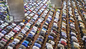 Bez vody a jedla. Začína sa mesiac trvajúci sviatok, ktorý má očistiť telo aj dušu