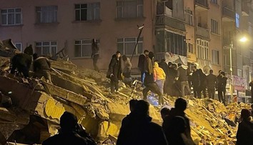 Taliani po zemetrasení v Turecku varujú ľudí pred cunami