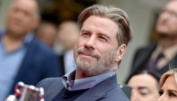 Roky zatĺkal, teraz šiel s pravdou von. Johna Travoltu prezradila táto fotka