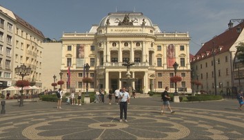 Nefungujúca technika a pleseň v šatniach. Budova SND je vraj v katastrofálnom stave