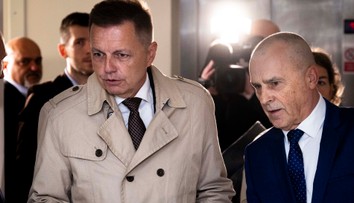 Súd s Petrom Kažimírom prerušili. Prokurátor chce guvernéra Národnej banky Slovenska za mrežami