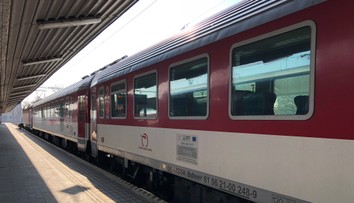 Permanentné meškania. Cestujúci z Bernolákova sa čoraz viac sťažujú na vlakovú dopravu