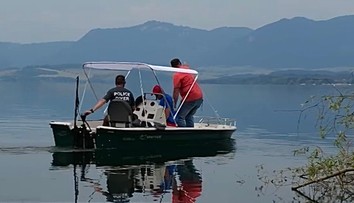 Pátranie po rybároch na Liptovskej Mare pokračuje. Prevzali ho špeciálni záchranári s morským sonarom