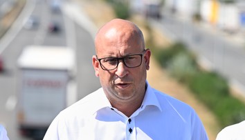 Vláda chce výrazne navýšiť mýto, vraj bude menej nákladiakov na cestách. Návrh však môže naraziť