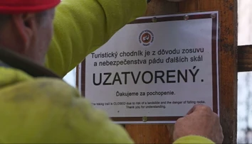 Zrútili sa masívne skaly. Chodník tatranskej magistrály neďaleko Hrebienka uzavreli