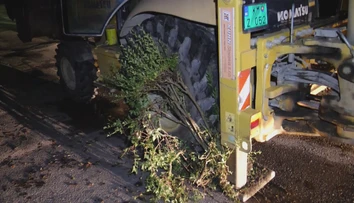 Opitý muž jazdil v noci bagrom po Považskej Bystrici. Keď zistí, čo mu hrozí, smiech ho prejde