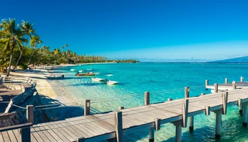 Dovolenkári, ktorí pre pandémiu na pol roka roka uviazli na Tahiti, sa dočkali pomoci