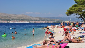 V Chorvátsku zatkli Čecha (81), na pláži si natáčal a fotil malé deti