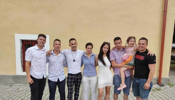 Rozdelili ich v detskom domove. Sedem súrodencov sa už našlo, hľadajú poslednú stratenú sestru