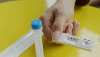 Aká bude aktuálna vlna covidu? Epidemiológ Pavelka priblížil, ako sa správajú nové mutácie