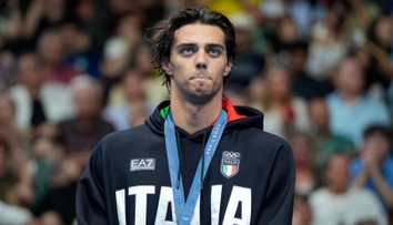 Jeho šlofík obletel internet. Zlatý medailista vysvetlil, prečo spal v parku namiesto izby v dedine