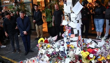 Mimoriadne ťažké chvíle. Otec zosnulého Liama Payna prišiel pred hotel v Argentíne