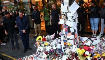Mimoriadne ťažké chvíle. Otec zosnulého Liama Payna prišiel pred hotel v Argentíne