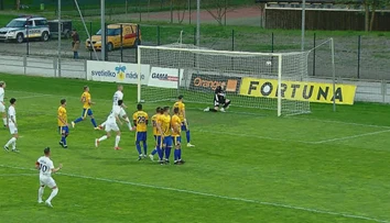 VIDEO: Michalovce tesne vyhrali v Pohroní. Dopomohol k tomu exkluzívny gól nestarnúceho Žofčáka