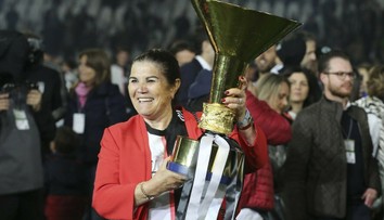 Ak do toho nezasiahne mafia, Zlatú loptu získa Ronaldo, verí jeho mama