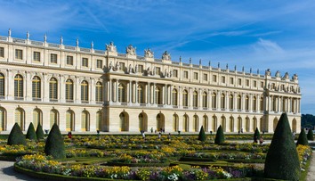 Na zámku vo Versailles horelo. Návštevníkov a personál museli evakuovať