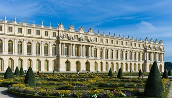 Na zámku vo Versailles horelo. Návštevníkov a personál museli evakuovať