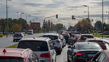 Poľadovica na bratislavských mostoch. V Mlynskej doline sa vodiči zdržia do 45 minút