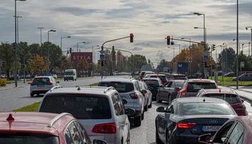 Poľadovica na bratislavských mostoch. V Mlynskej doline sa vodiči zdržia do 45 minút