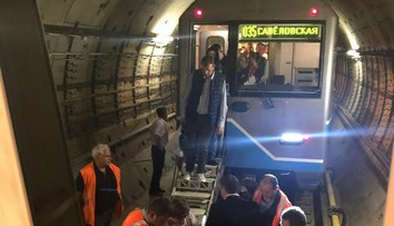 V moskovskom metre uviazlo tisíc pasažierov