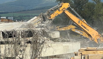 Významný posun v neslávne známej ceste. Búrajú mosty na hlavnom ťahu na D1 a do Česka