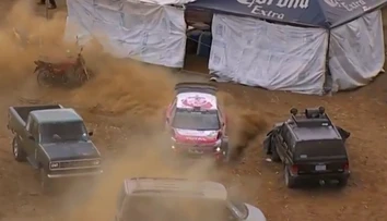 VIDEO: Brit sa najskôr stratil na parkovisku a potom s defektom vyhral Rely Mexika