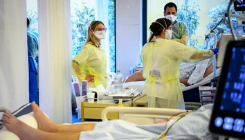 Koronavírusu podľahlo 44 osôb. Počet hospitalizácií klesol